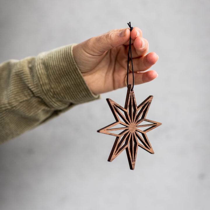 Anhänger / Weihnachtsstern aus Holz